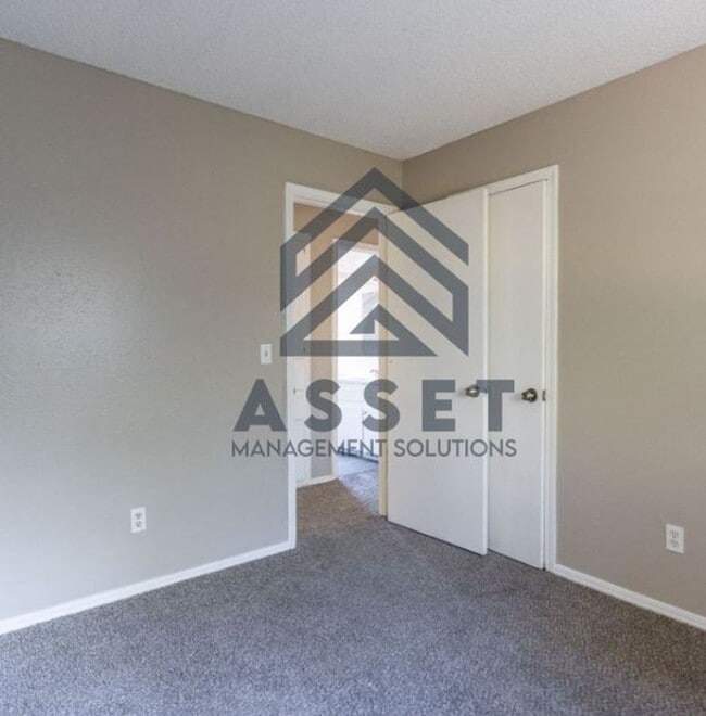 Building Photo - 9316 NE Stardust Ln