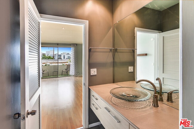 Building Photo - 11920 Dorothy St