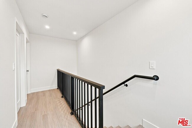 Building Photo - 20212 W Gault St