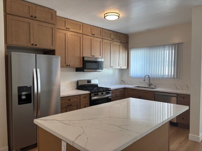 Building Photo - Beautiful spacious and bright apartment in the Pasadena Area