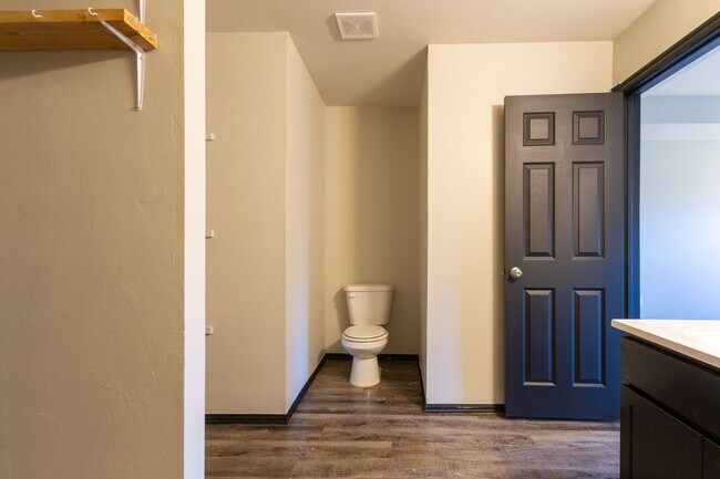 Building Photo - Beautiful 4 Bed 2 Bath in the Heart of Noble!