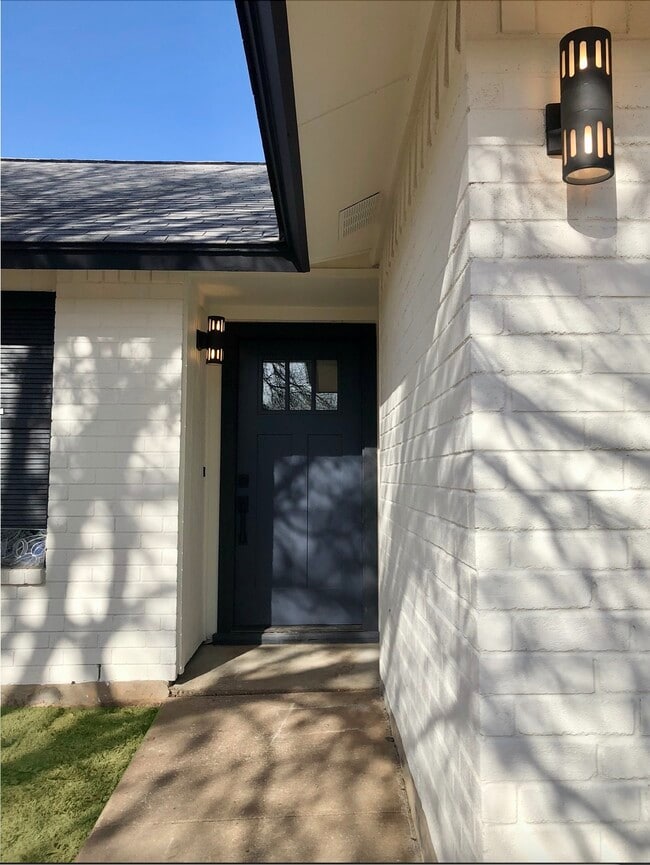 Building Photo - 7810 Copperas Dr