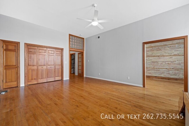 Building Photo - Amazing Spacious 3 Bedroom One of a Kind A...