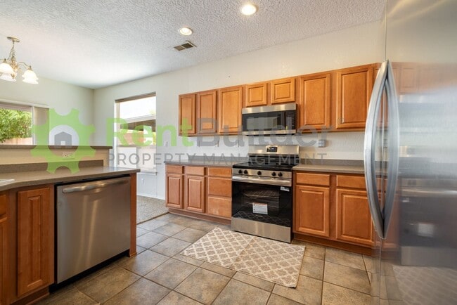 Building Photo - !!WOW!!  SPECIAL PRICE REDUCTION JUST IN T...