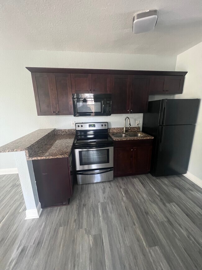 Building Photo - 3649 Haines Rd N