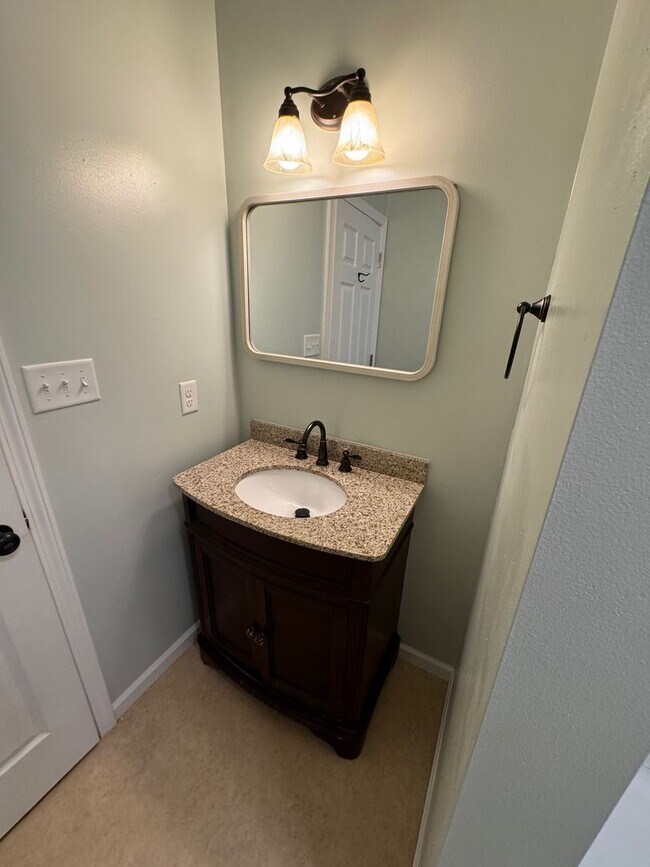 Building Photo - Weaverville - Modern, Three Bedroom, Fenced Yard