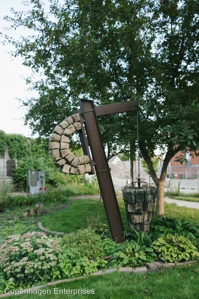 Building Photo - 1912 Clinton Ave