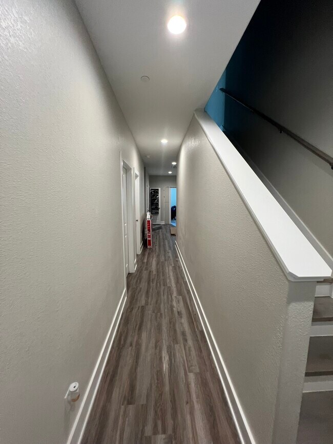 Building Photo - 710 Vassar Ct