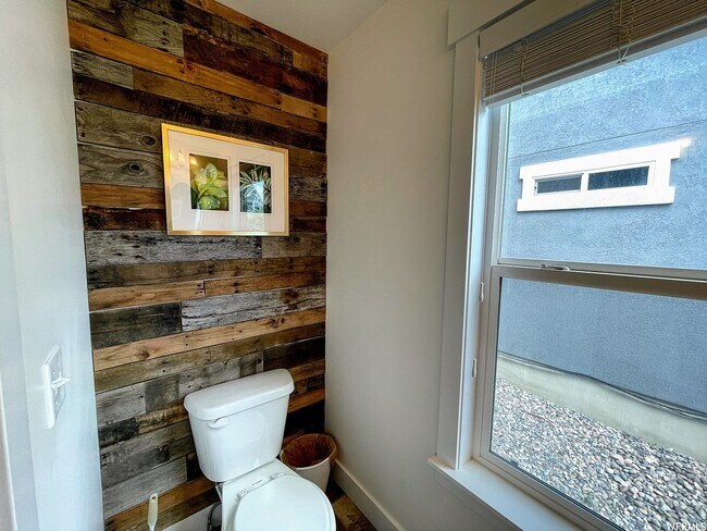 Building Photo - 616 W 4050 N