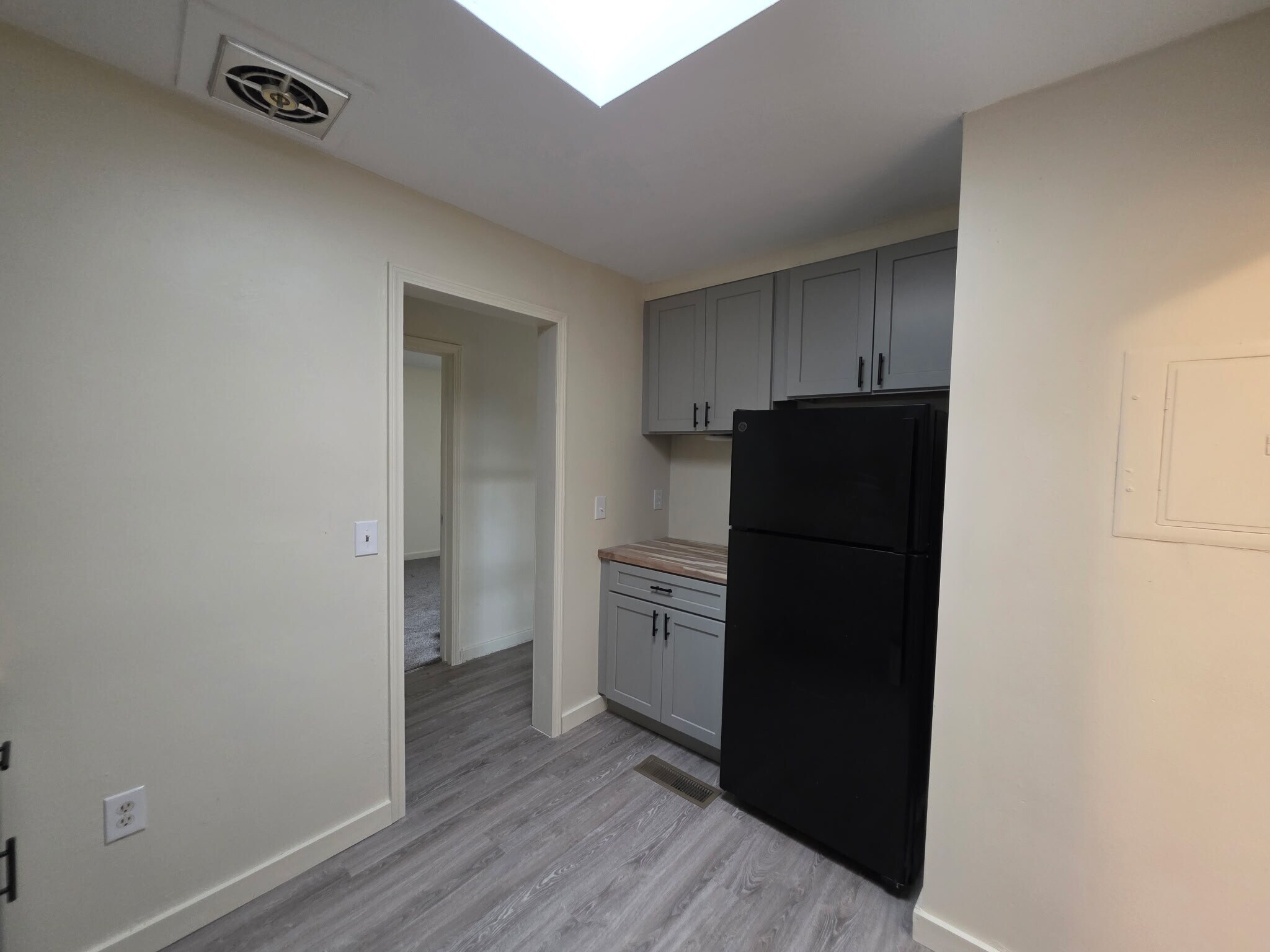 Building Photo - 64 Albany St