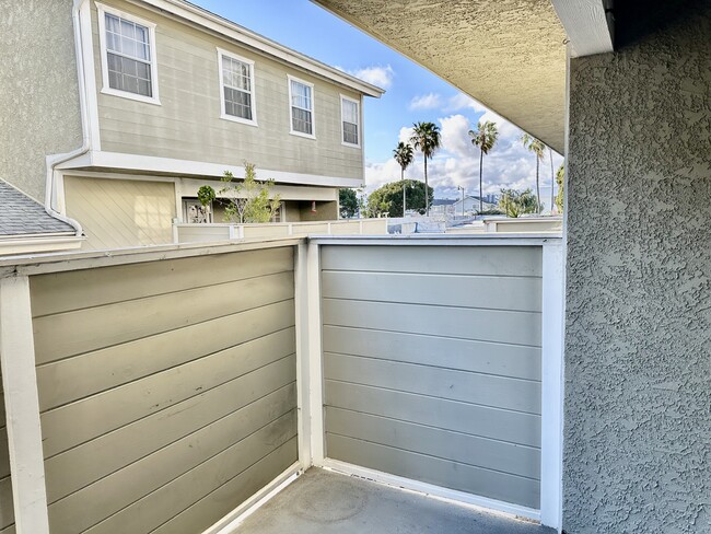 Building Photo - 2421 Vanderbilt Ln