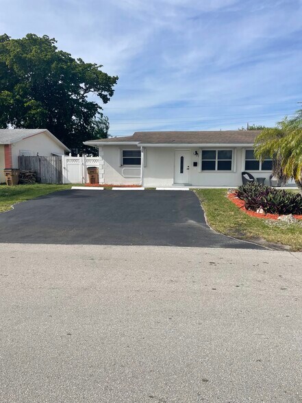 Building Photo - 1421 SE 4th Ave