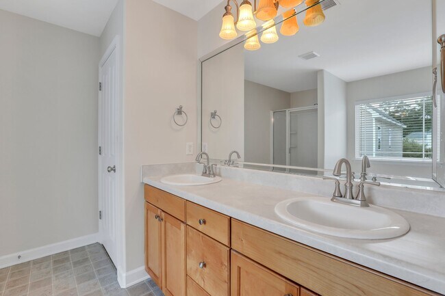 Building Photo - 175 Summer Hill Ct