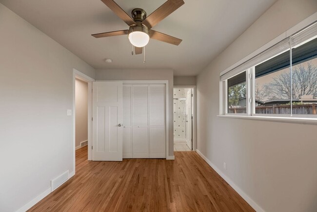 Building Photo - Woodridge Home 4bd 3ba great location!