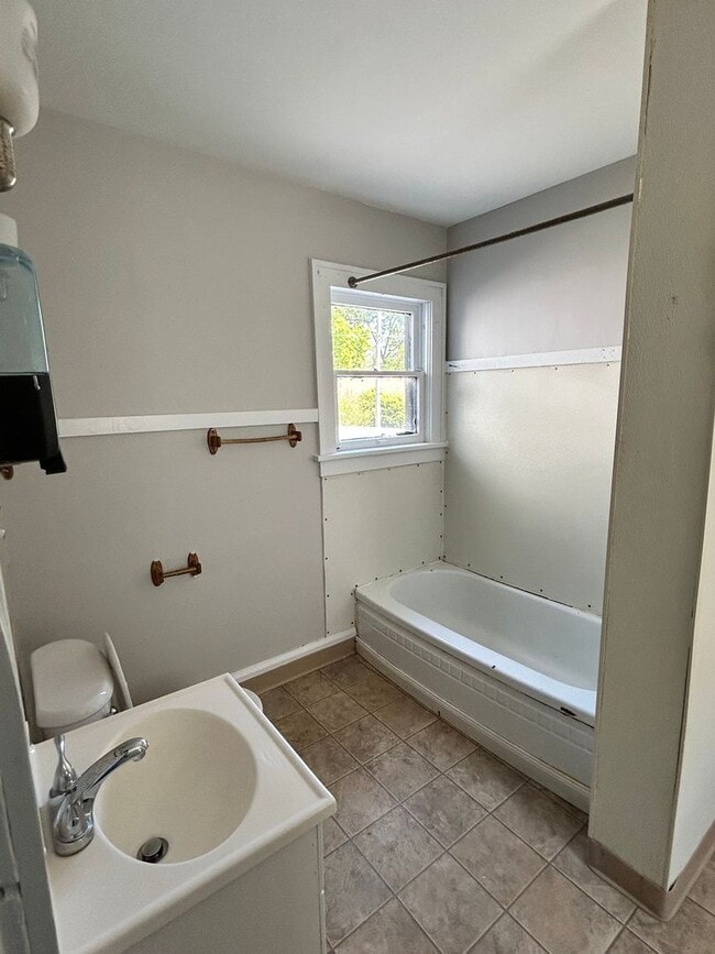 Building Photo - Two bedroom duplex