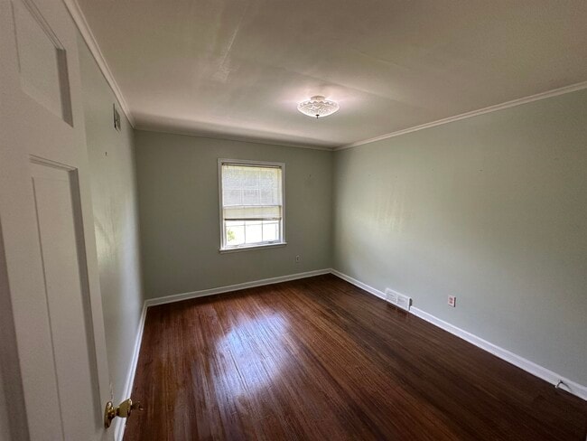 Building Photo - 5138 Whitehall Ave