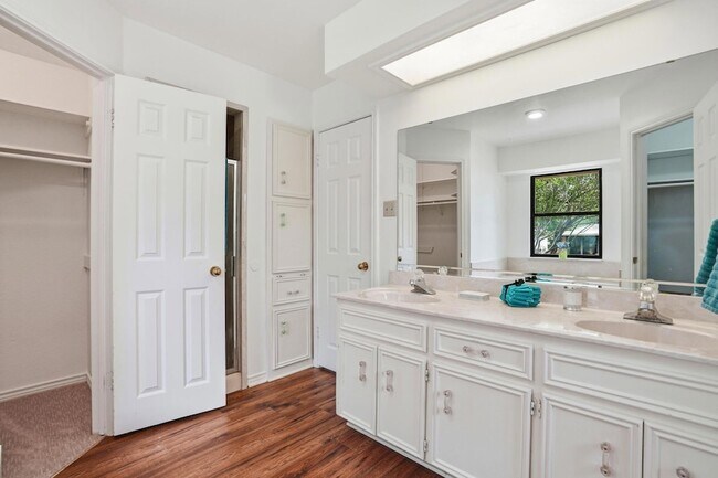 Building Photo - 306 Woodstone Dr