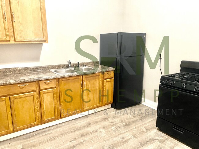 Building Photo - 3 Bedroom house with bonus room in Portland!- Section 8 accepted