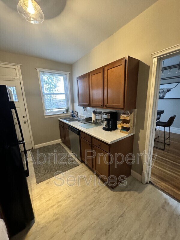 Building Photo - 1651 S Spring Ave