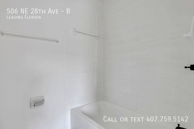 Building Photo - 506 NE 28th Ave