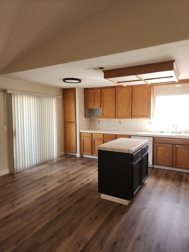 Building Photo - Salida 3 bedroom 2 bathroom