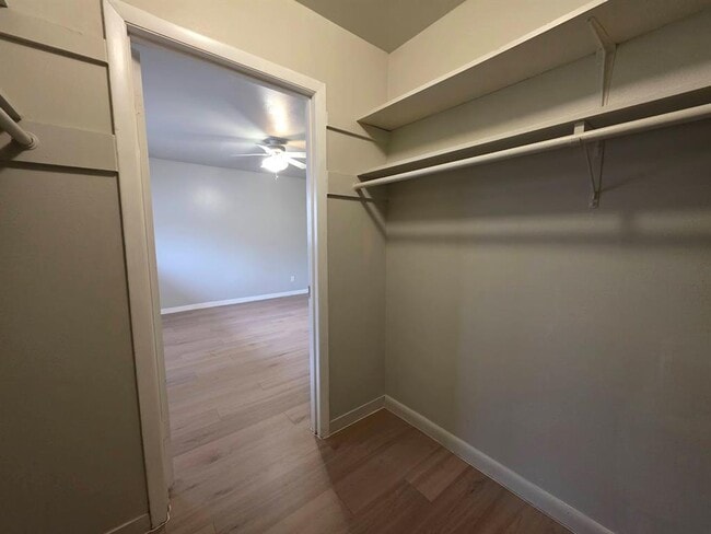 Building Photo - 701 E 45th St