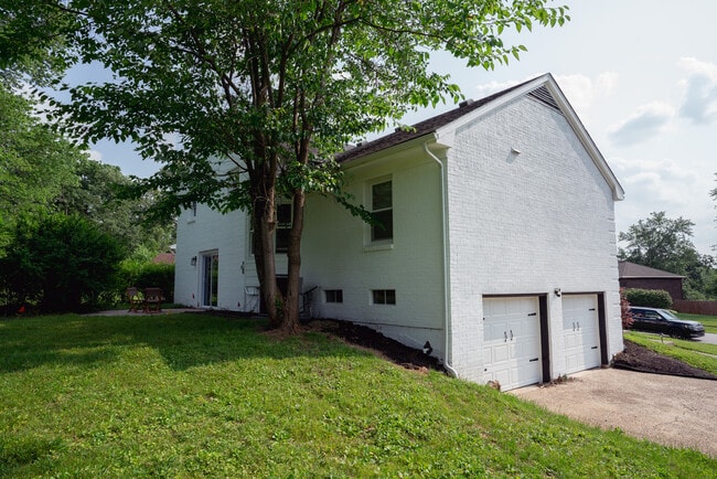 Building Photo - 411 Bromwell Dr