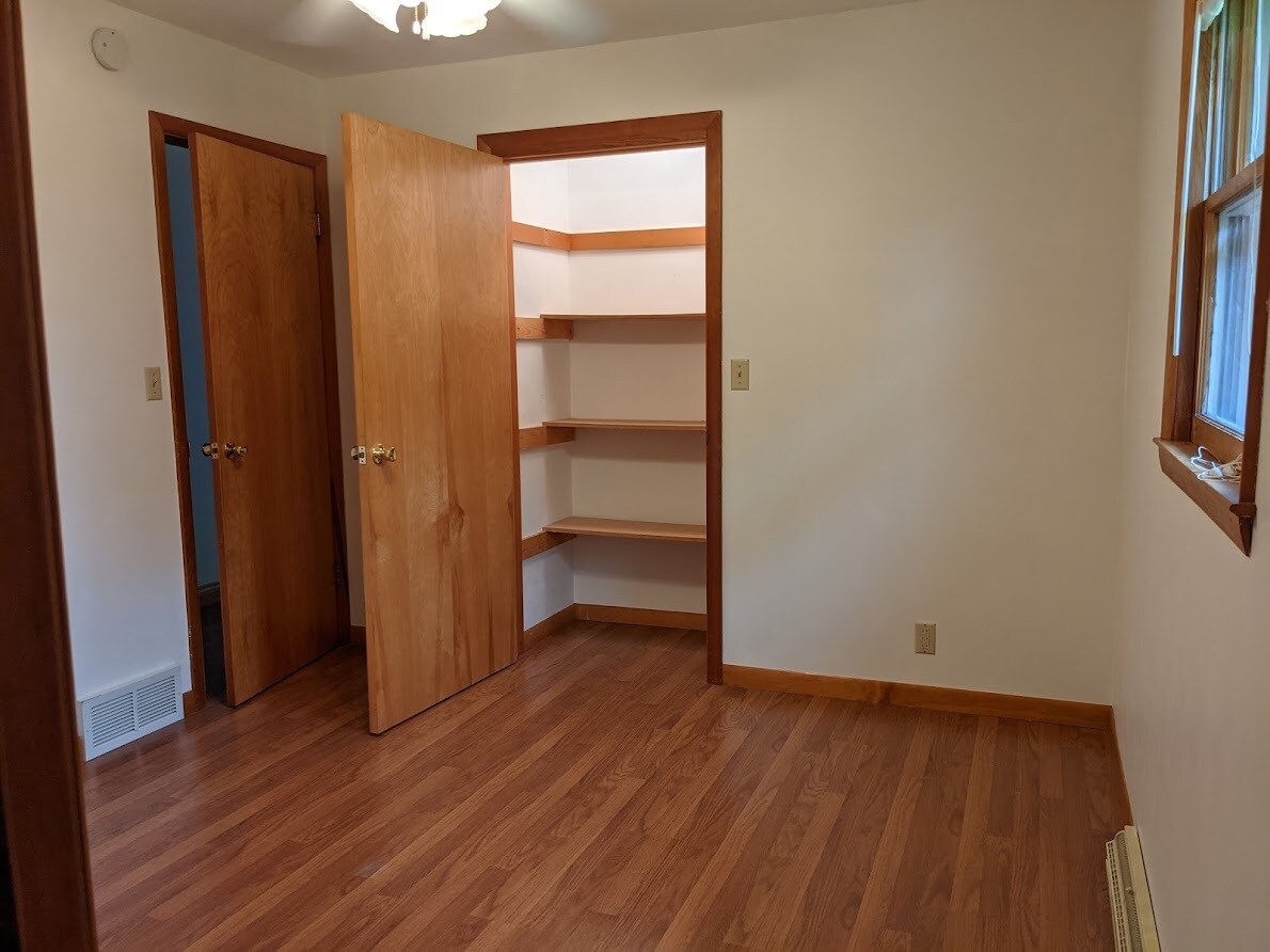 3rd bedroom - 705 Taylor St