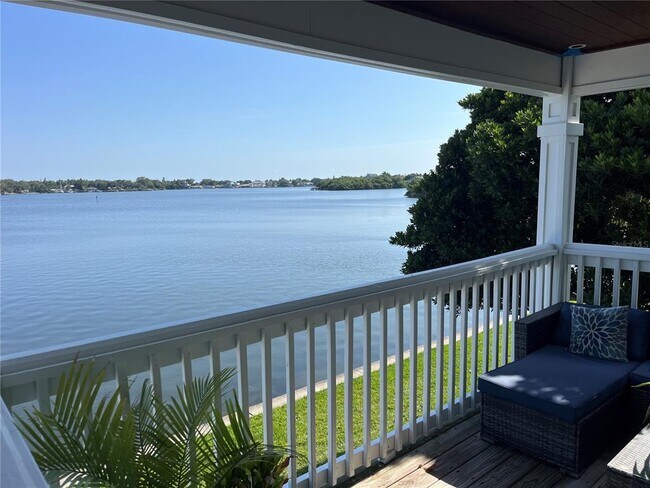Building Photo - 205 Pompano Dr SE