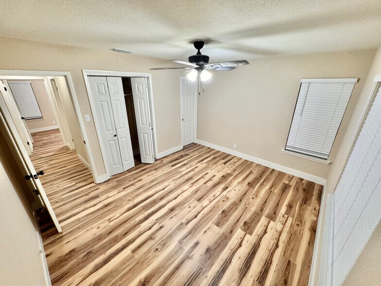 Building Photo - 11012 Sunny Dr