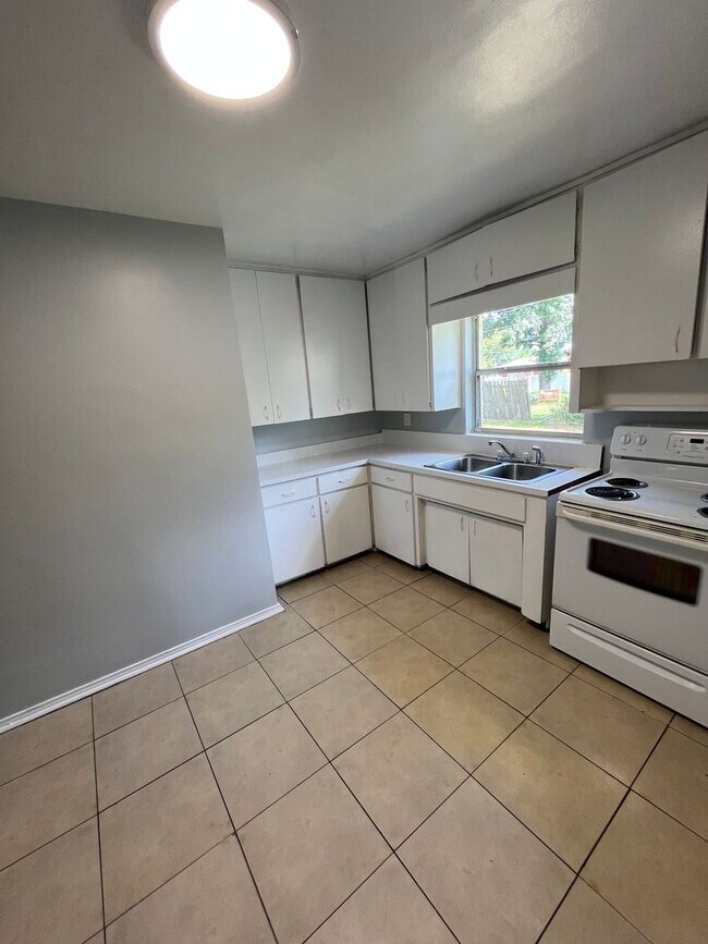 Building Photo - 538 Norfolk Cir