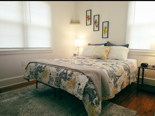 Building Photo - 171 W Meeting St