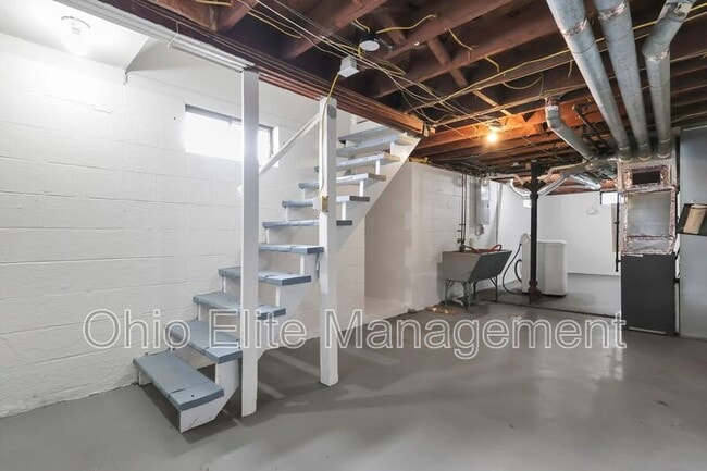 Building Photo - 1028 S Harris Ave