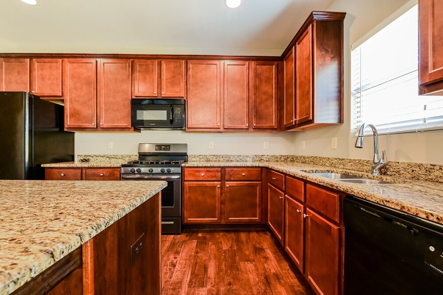 Building Photo - 2127 Juniper Ives Ct SE