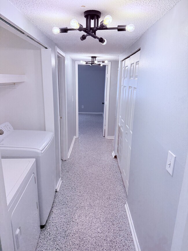 Building Photo - 6519 W Newberry Rd