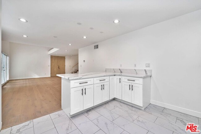 Building Photo - 843 4th St