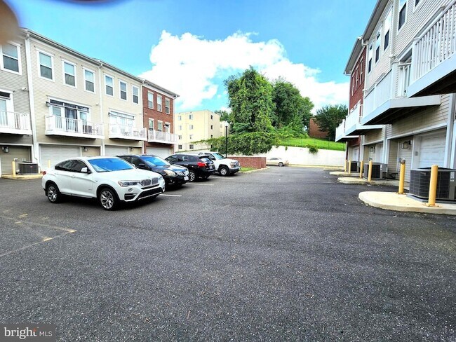 Building Photo - 2610 Sheridan Rd SE