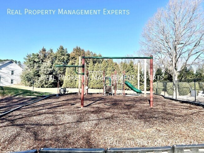 Building Photo - 109 Claremont Way