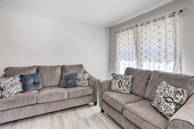 Building Photo - 6832 Woodmeadow Dr