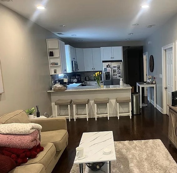 Building Photo - 2736 N Wilton Ave