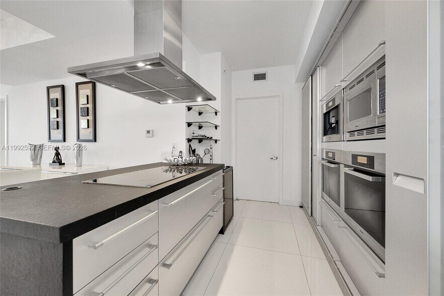 Building Photo - 18201 Collins Ave