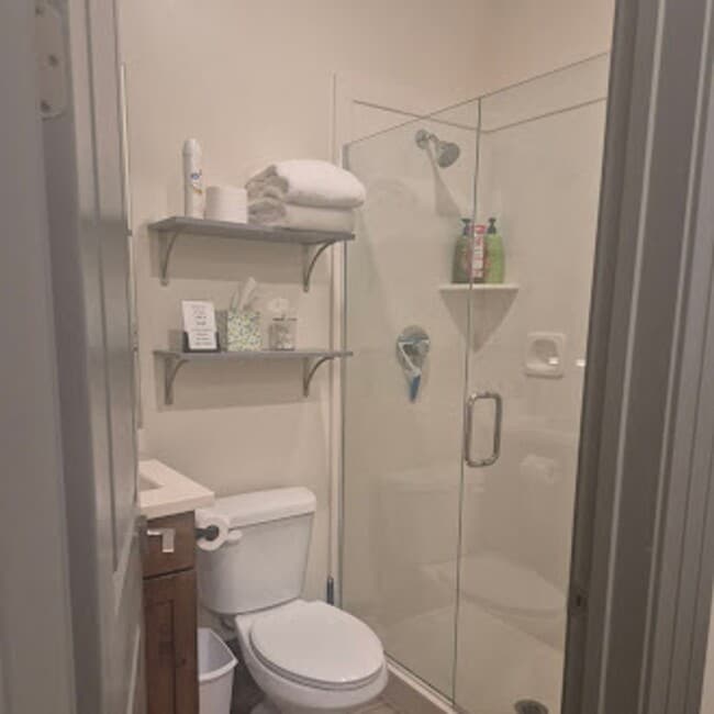 Building Photo - Move-in Bonus! 2 Bed, 2 bath + Office or Den.
