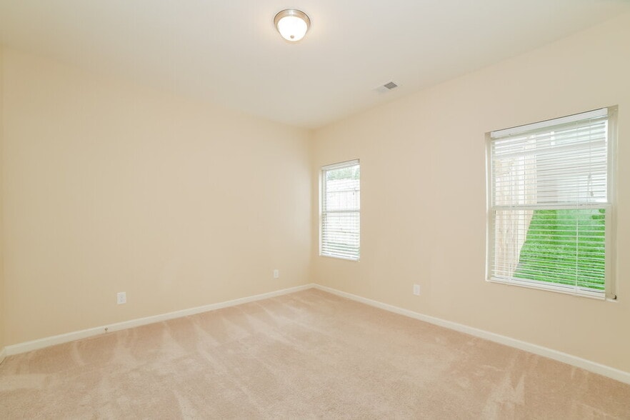 Building Photo - 408 Shady Glen