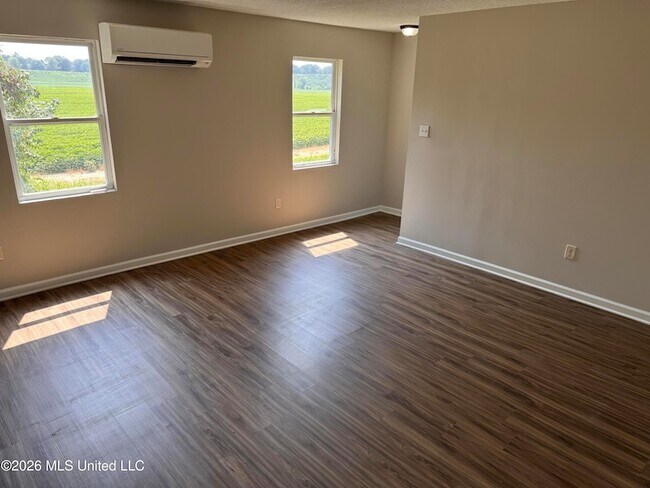 Building Photo - 5628 Kaitlyn Dr E