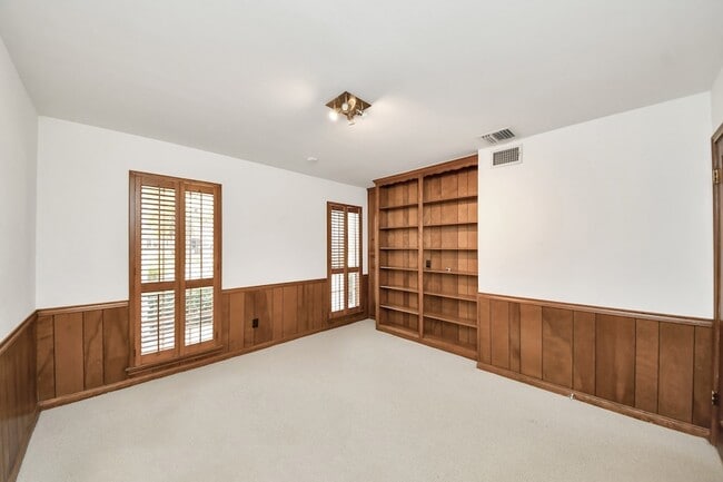 Building Photo - 354 Knipp Rd