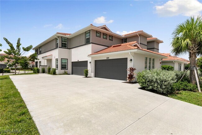 Building Photo - 12050 Santaluz Dr