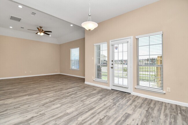 Building Photo - 2203 Bermuda Palms Dr