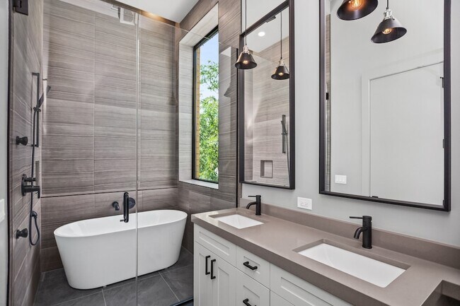 Building Photo - 6556 S Minerva Ave