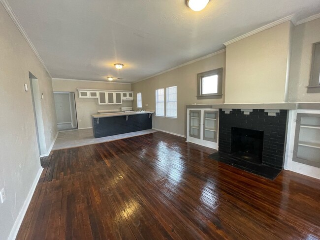 Building Photo - Move -in Special: 3 Bed Home OKC