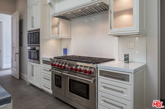 Building Photo - 210 S Westgate Ave